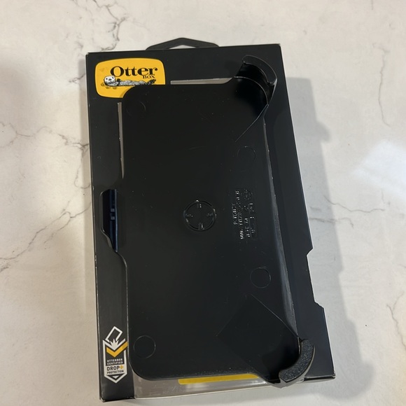 New never used IPhone XS Max Otter box phone protector. - Picture 5 of 6
